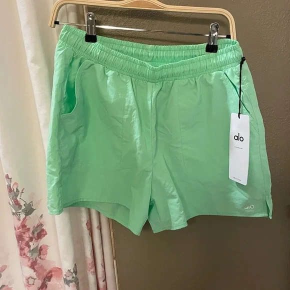 ALO Yoga Alumni Short Color: Ultramint Size Medium Small XXS NWT